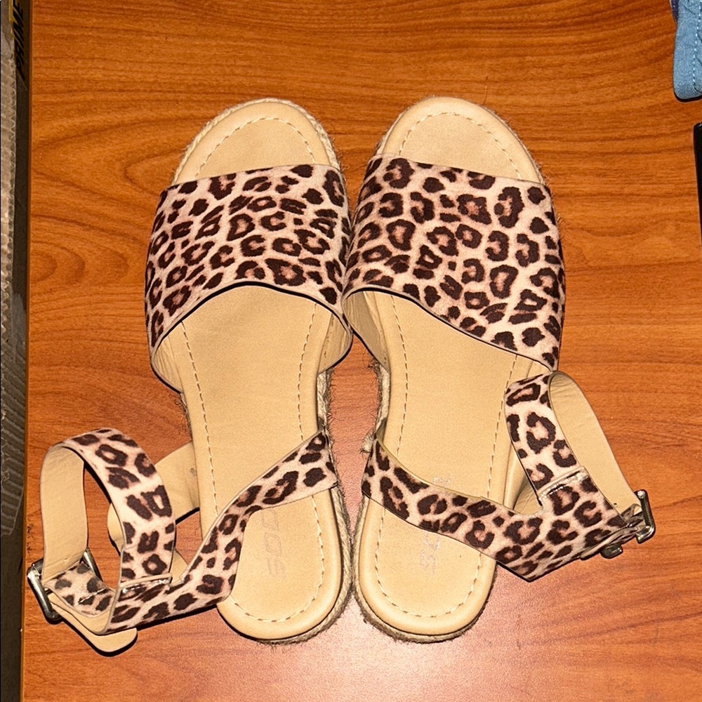 SODA brand leopard platforms